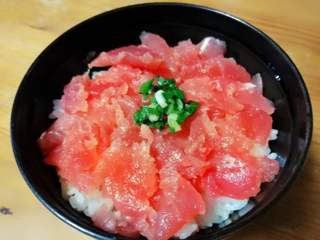 まぐろ　丼